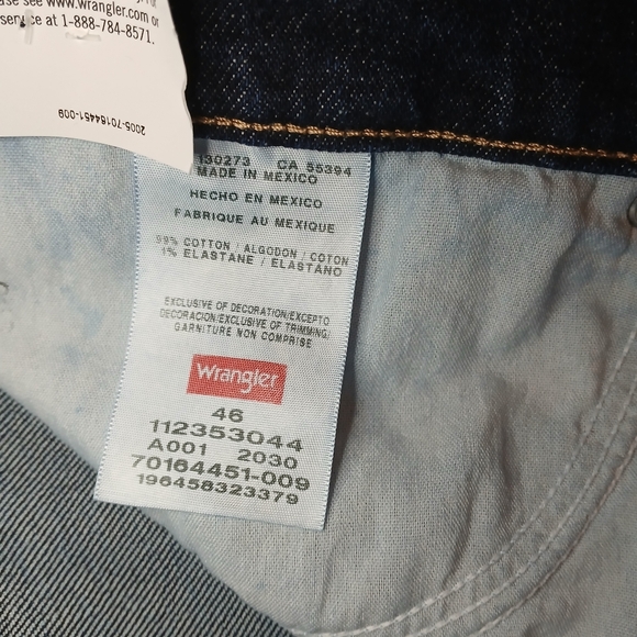 NWT Wrangler Flex Relaxed Fit Men's Shorts Size 46 Dark Wash - Picture 2 of 7